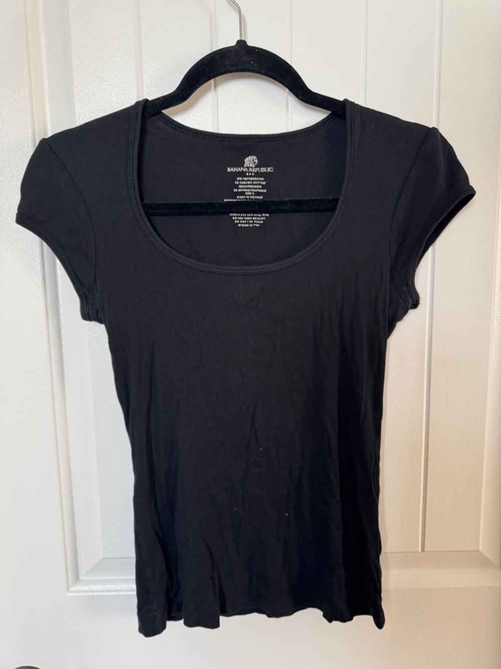 Banana Republic Black Short Sleeve Scoop Neck Tee